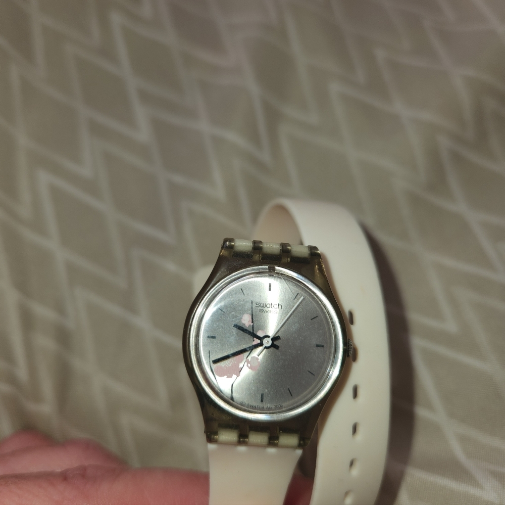 Montre Swatch Lady Swiss blanche transparente minimaliste